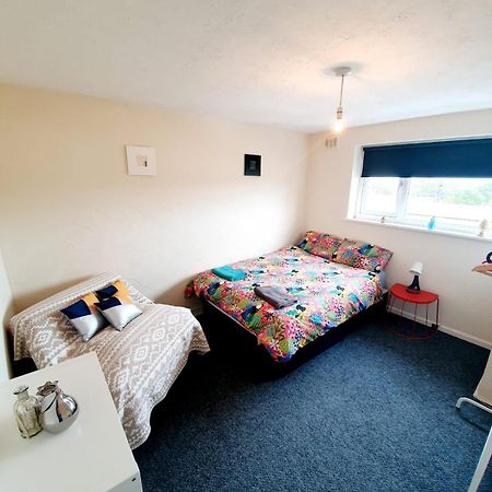 Rayleigh Town Centre 3 Bedroom Apartment ภายนอก รูปภาพ