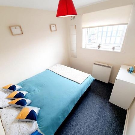 Rayleigh Town Centre 3 Bedroom Apartment ภายนอก รูปภาพ
