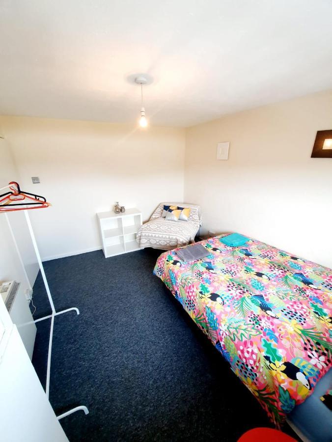 Rayleigh Town Centre 3 Bedroom Apartment ภายนอก รูปภาพ
