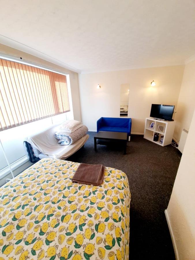Rayleigh Town Centre 3 Bedroom Apartment ภายนอก รูปภาพ