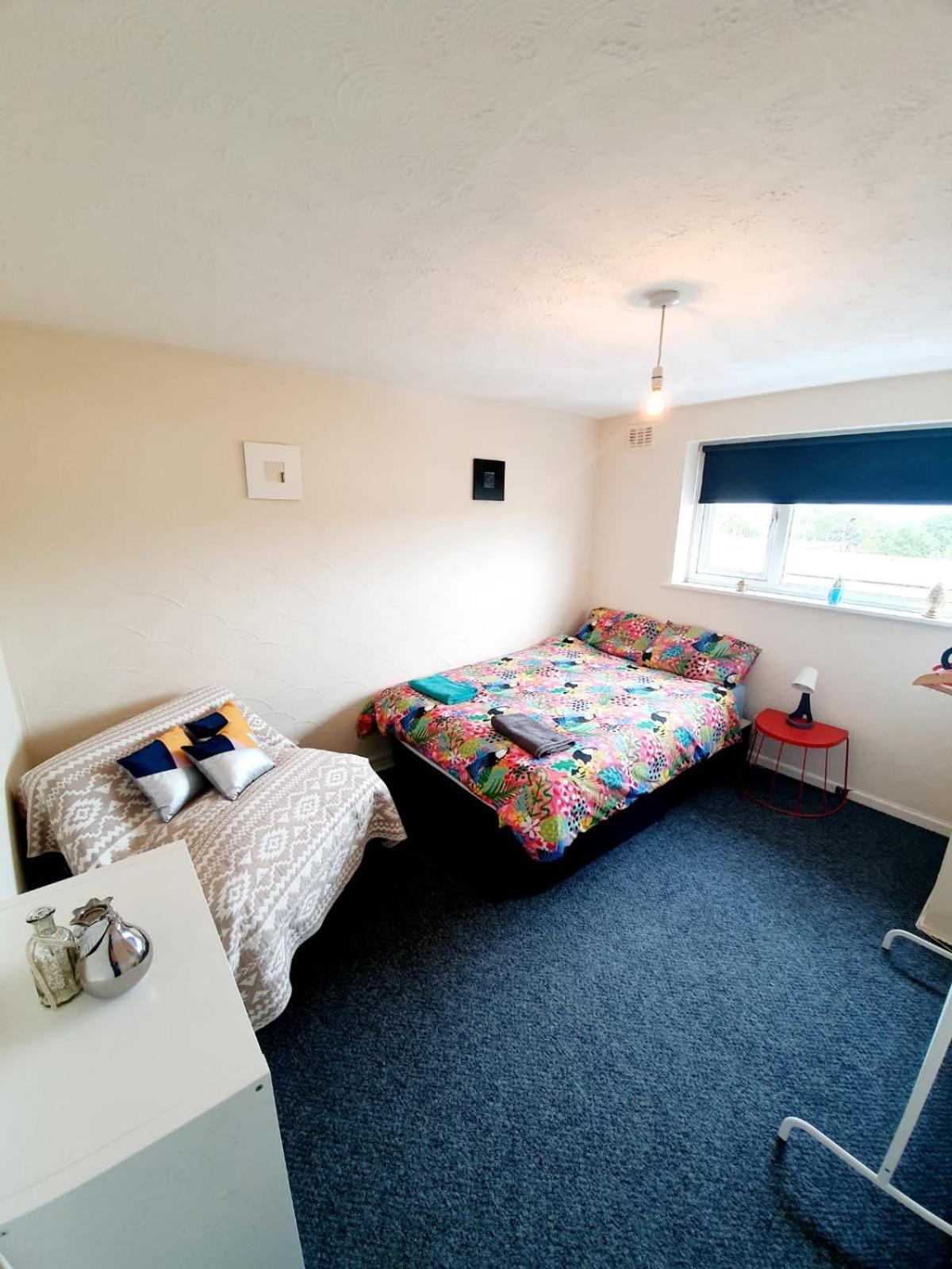 Rayleigh Town Centre 3 Bedroom Apartment ภายนอก รูปภาพ