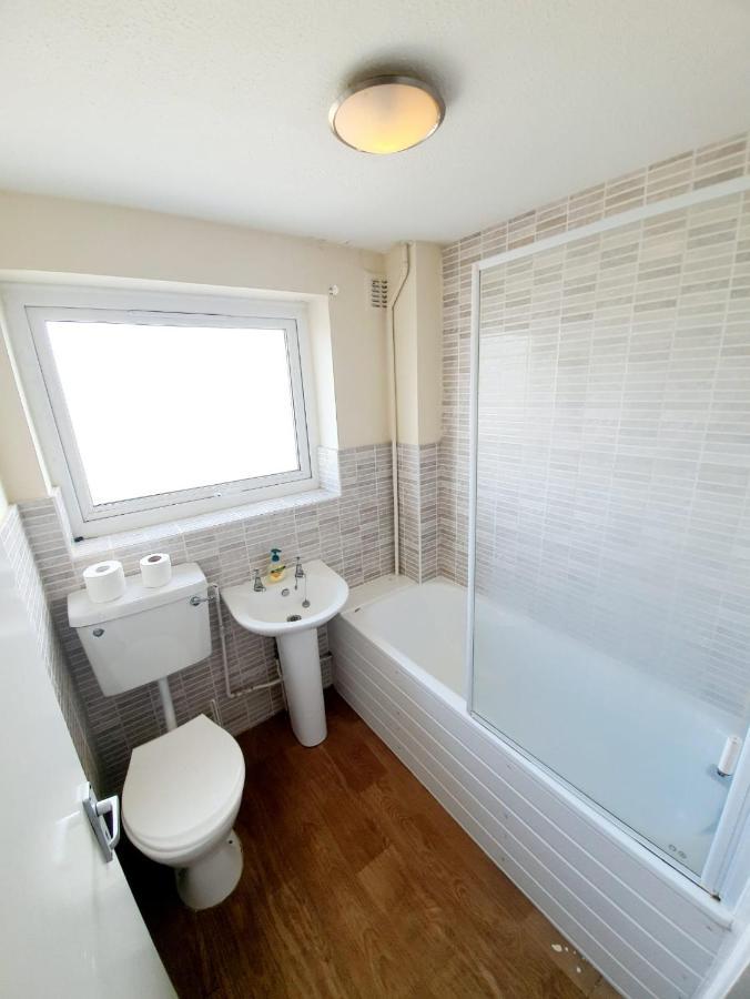 Rayleigh Town Centre 3 Bedroom Apartment ภายนอก รูปภาพ