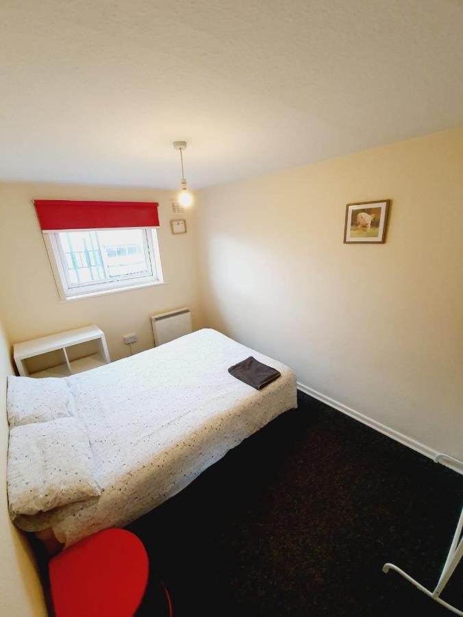 Rayleigh Town Centre 3 Bedroom Apartment ภายนอก รูปภาพ